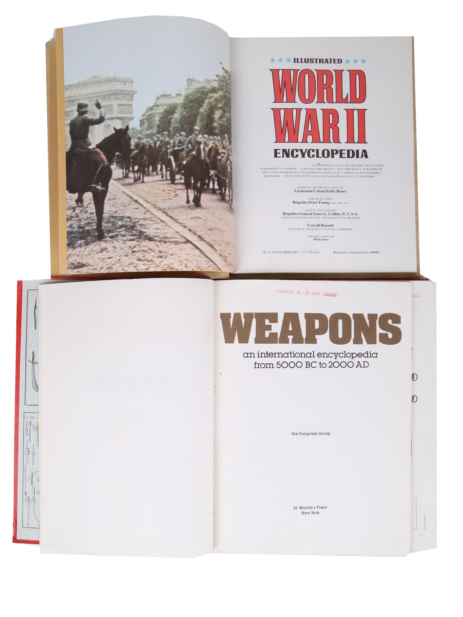 SET OF BOOKS ABOUT WW2 AND MILITARY COLLECTIBLES PIC-4
